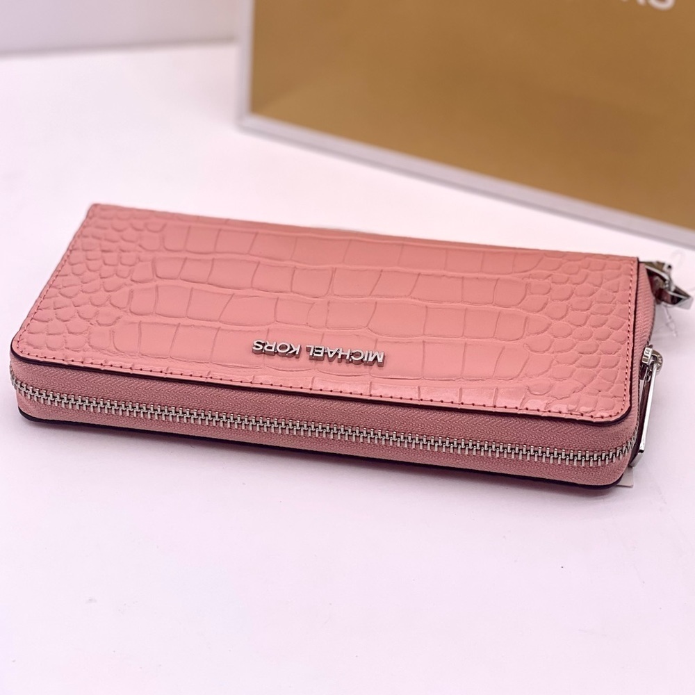 MICHAEL KORS LARGE TRAVEL CONTINENTAL WALLET WRISTLET - Picture 2 of 10